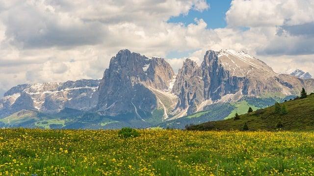 Dolomity: Tipy pro úsporné lyžování a zábavu!