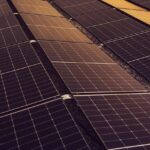 Solární vs. uhelné elektrárny: Kolik panelů potřebujeme?
