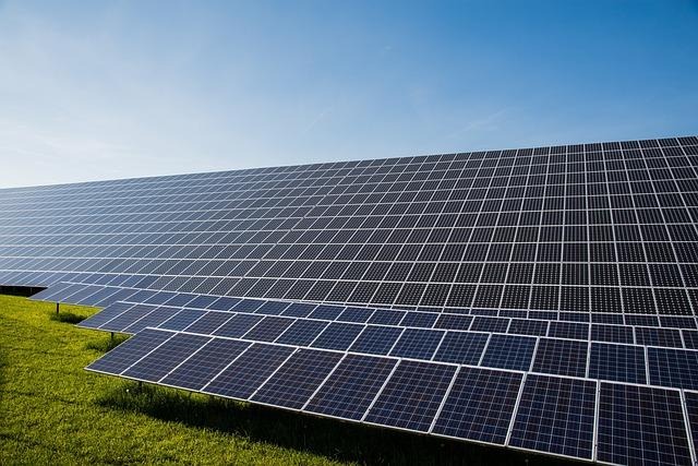 Třífázová instalace u solární elektrárny: Proč je důležitá?