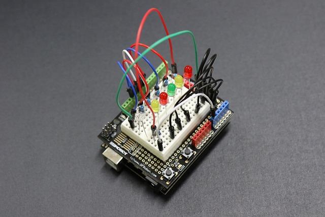 Polovodičové součástky v solárních elektrárnách: Klíčové prvky
