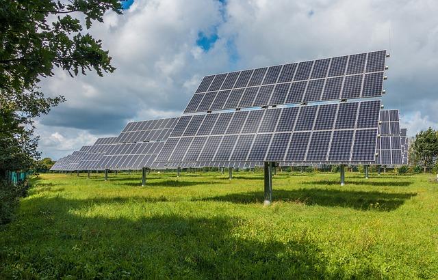 Stavba solární elektrárny: Nezbytné kroky a tipy