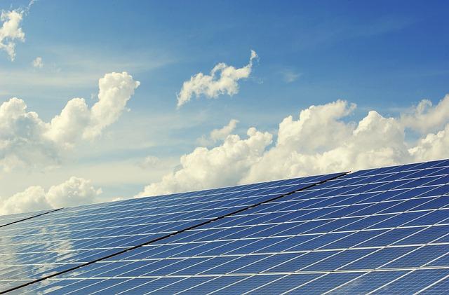 Jakým způsobem se připojí fotovoltaický systém k elektrické síti?